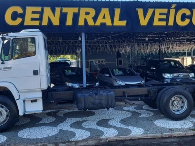 Caminhão Mercedes Benz 1620 Ano 2011 