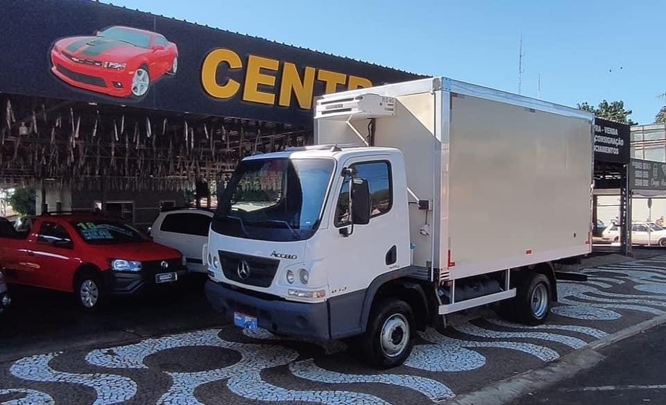 Caminhão Baú Mercedes- Benz Accelo 815 Ano 2012