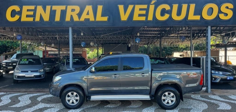 Hilux SRV 3.0 Turbo 4X4 AT CD Ano 2011